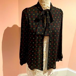 Premise tied top